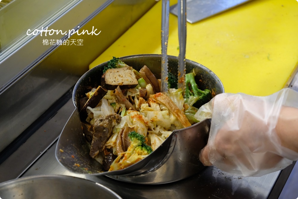 台中夜市老攤滷味升級版！北平路上最新“想滷味”招牌溏心蛋爆漿啦！必吃限量滷泡麵～