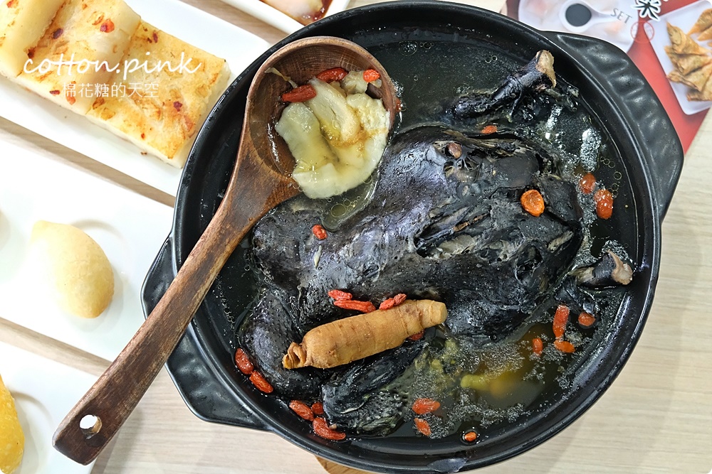 台中港式料理這家開在outlet裡！不只有蒸籠港點還有厲害雞湯、小龍蝦快帶媽媽來過母親節