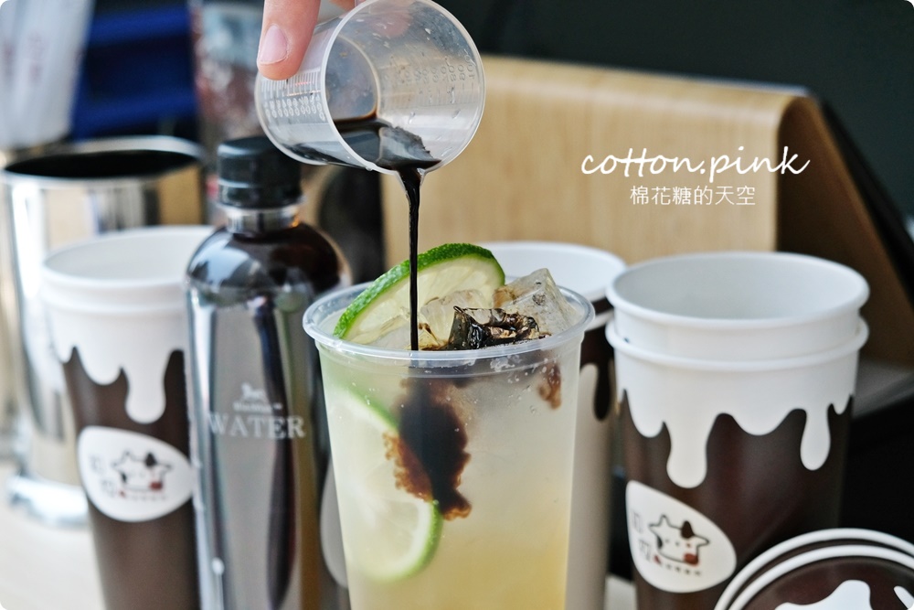 審計新村新亮點！超大牛奶盒賣飲料～嘉明鮮奶整罐加超氣派，獨家黑色綠茶超神秘