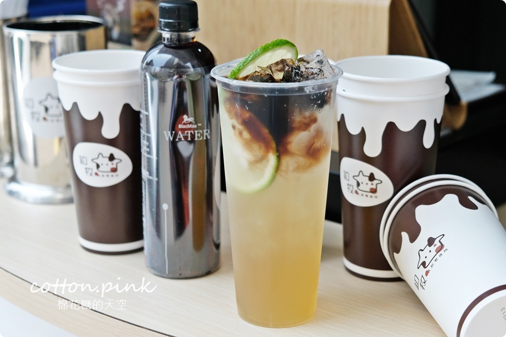 審計新村新亮點！超大牛奶盒賣飲料～嘉明鮮奶整罐加超氣派，獨家黑色綠茶超神秘