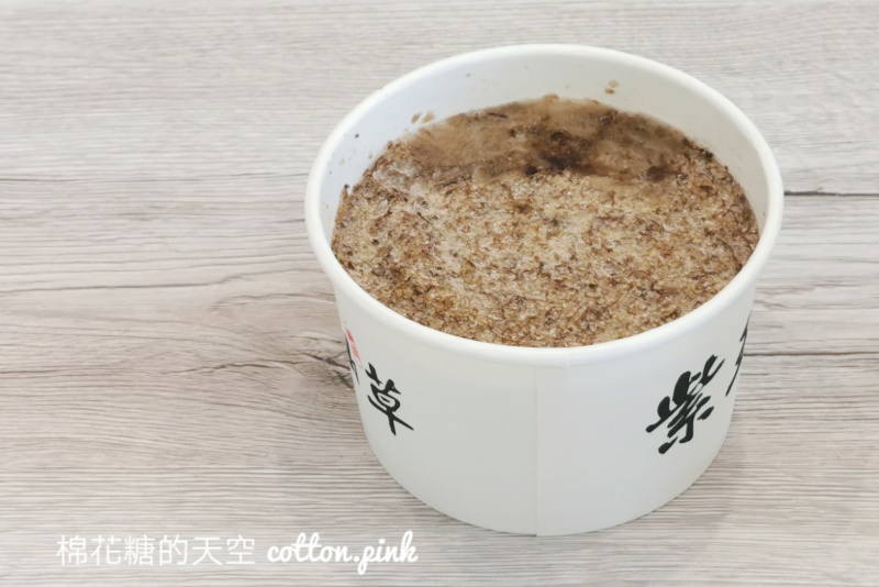 澎湖必吃仙草剉冰！假日想買紫玉仙草先有排隊的準備，完整配料看這篇～