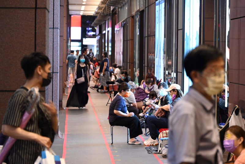 台中新光三越小魔女DoReMi20週年紀念店活動紀錄～排隊人潮爆棚啦！