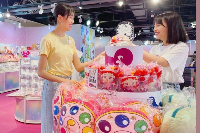 台中新光三越小魔女DoReMi20週年紀念店活動紀錄~排隊人潮爆棚啦! 台中新光三越小魔女DoReMi20週年紀念店活動紀錄~排隊人潮爆棚啦!