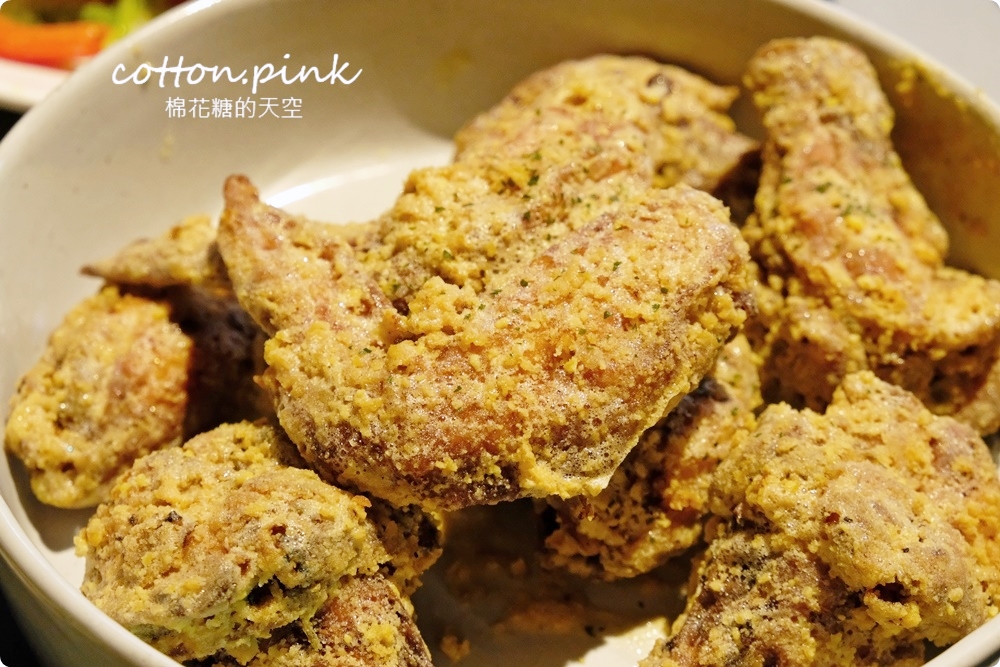 台中歌劇院週邊餐廳|去憂不累每個角落都好拍～手工披薩、金沙雞翅必點