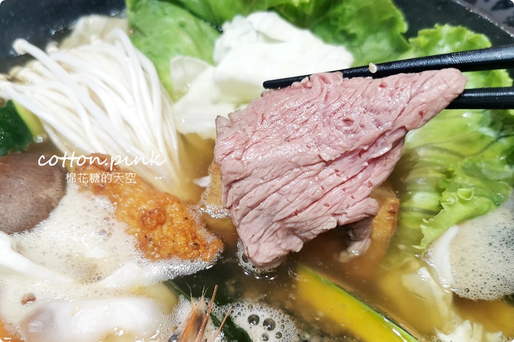 台中少見厚厚手切肉火鍋！搭配佛跳牆湯頭超好料～吃過炩妃家就回不去了！