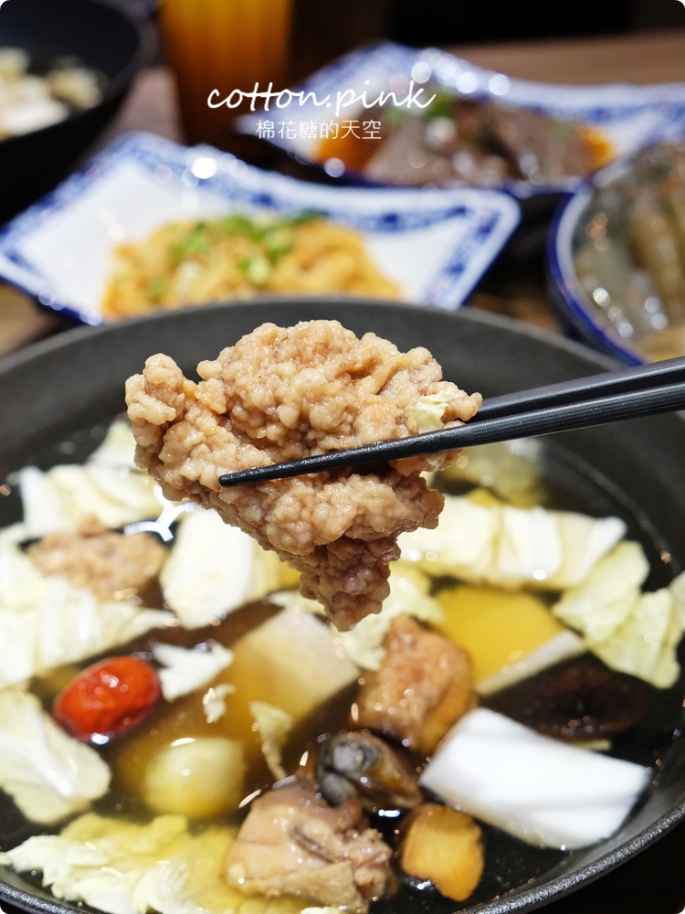 台中少見厚厚手切肉火鍋！搭配佛跳牆湯頭超好料～吃過炩妃家就回不去了！