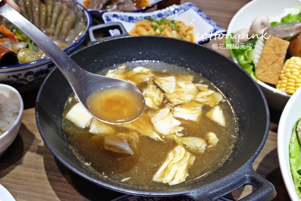 台中少見厚厚手切肉火鍋！搭配佛跳牆湯頭超好料～吃過炩妃家就回不去了！