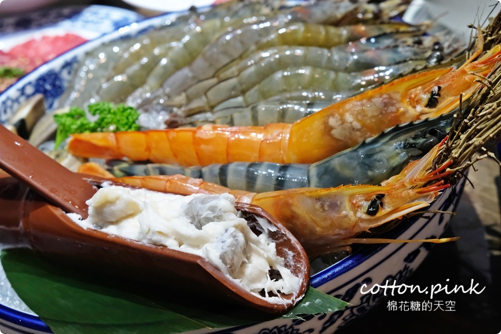 台中少見厚厚手切肉火鍋！搭配佛跳牆湯頭超好料～吃過炩妃家就回不去了！