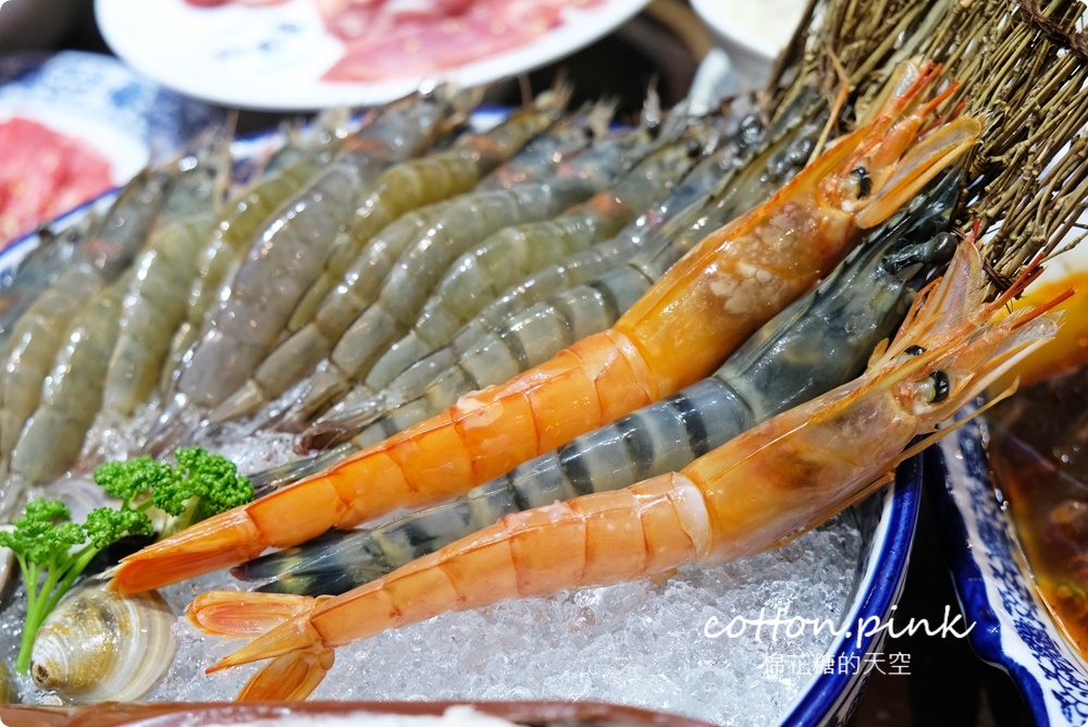 台中少見厚厚手切肉火鍋！搭配佛跳牆湯頭超好料～吃過炩妃家就回不去了！