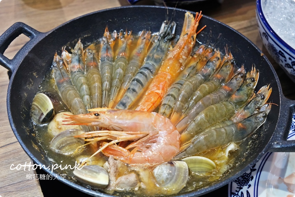 台中少見厚厚手切肉火鍋！搭配佛跳牆湯頭超好料～吃過炩妃家就回不去了！