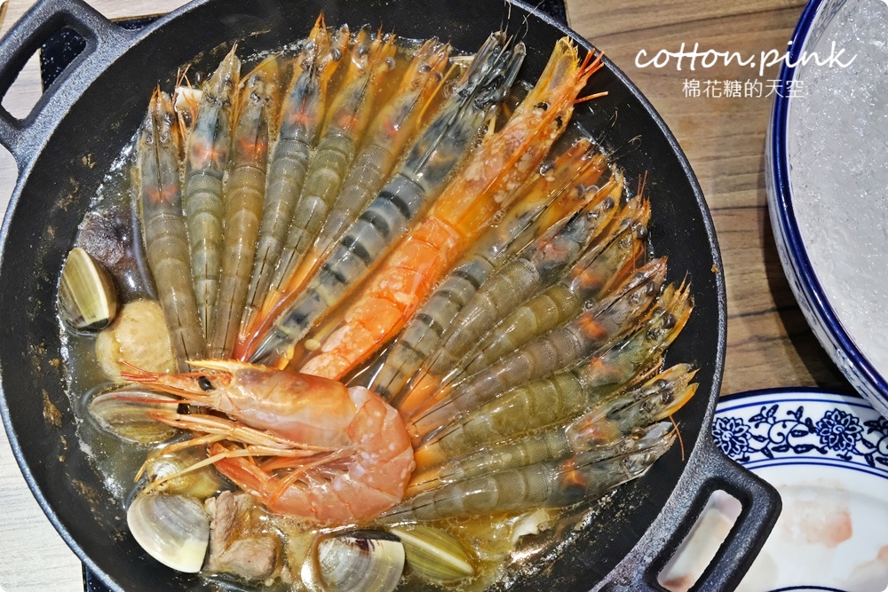 台中少見厚厚手切肉火鍋！搭配佛跳牆湯頭超好料～吃過炩妃家就回不去了！