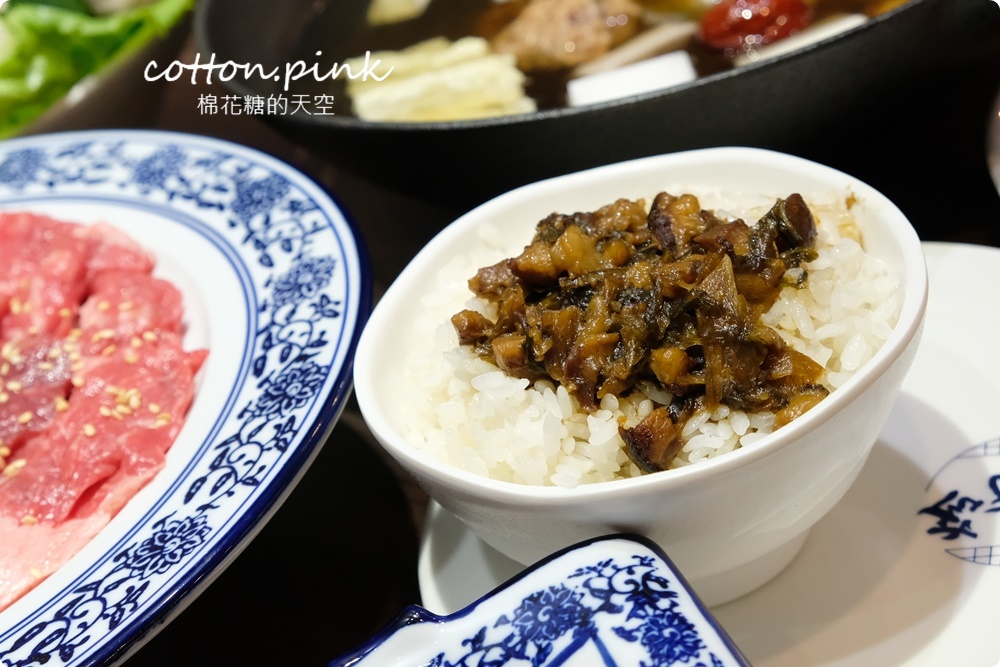 台中少見厚厚手切肉火鍋！搭配佛跳牆湯頭超好料～吃過炩妃家就回不去了！