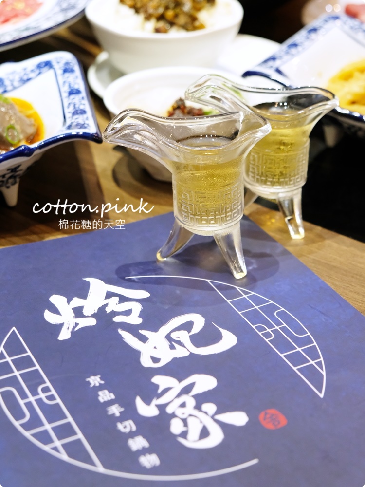 台中少見厚厚手切肉火鍋！搭配佛跳牆湯頭超好料～吃過炩妃家就回不去了！