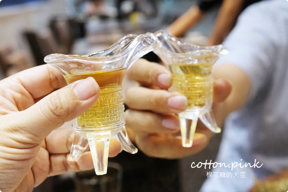 台中少見厚厚手切肉火鍋！搭配佛跳牆湯頭超好料～吃過炩妃家就回不去了！