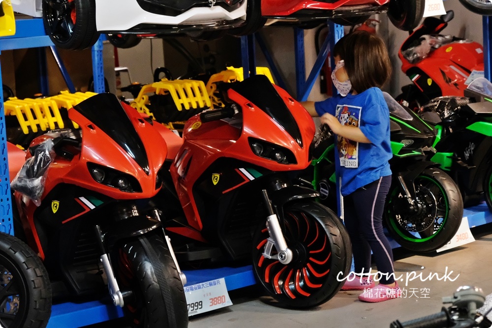 台中玩具批發超市這家不能錯過！積木、腳踏車、芭比娃娃直接下殺會員價，童書也有優惠超好買！