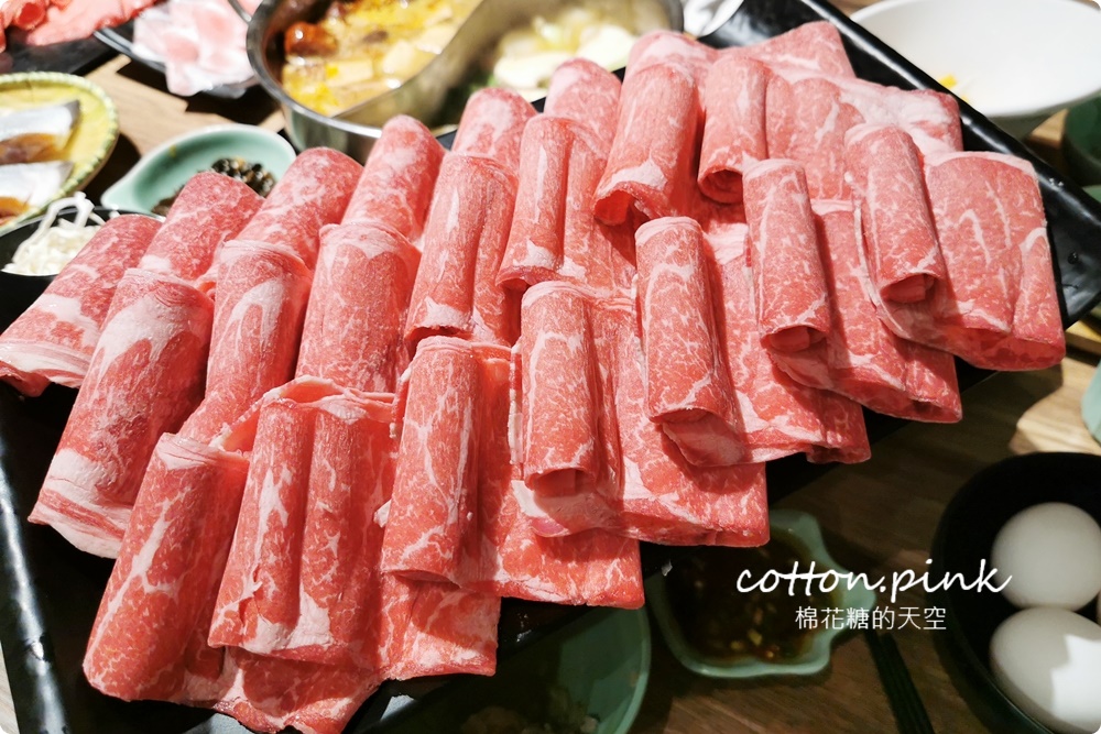 澎湖必吃這家～鴛鴦麻辣火鍋肉肉無限加點吃到飽！巴適麻辣鍋太澎湃了！