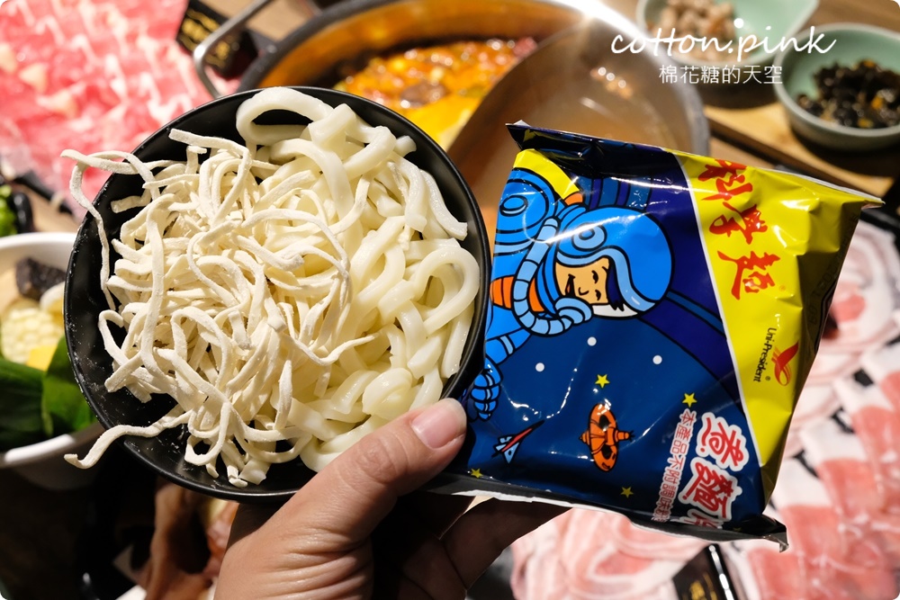 澎湖必吃這家～鴛鴦麻辣火鍋肉肉無限加點吃到飽！巴適麻辣鍋太澎湃了！