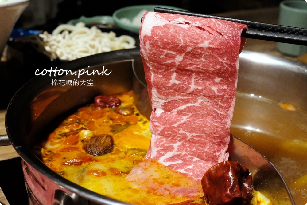 澎湖必吃這家～鴛鴦麻辣火鍋肉肉無限加點吃到飽！巴適麻辣鍋太澎湃了！
