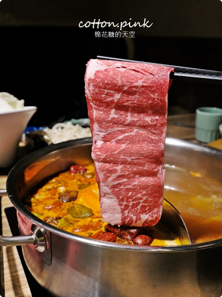 澎湖必吃這家～鴛鴦麻辣火鍋肉肉無限加點吃到飽！巴適麻辣鍋太澎湃了！