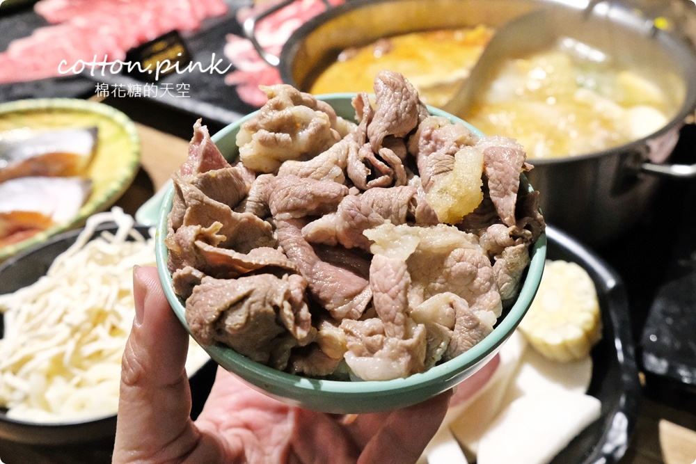 澎湖必吃這家～鴛鴦麻辣火鍋肉肉無限加點吃到飽！巴適麻辣鍋太澎湃了！