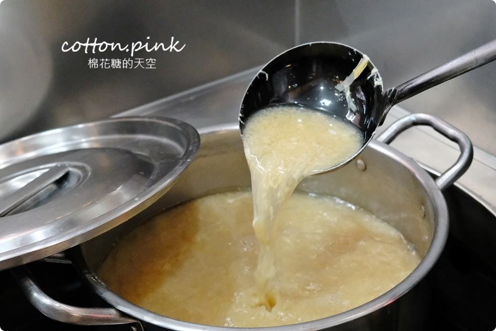 台中第一名爌肉飯店名超狂！店裡只賣三種口味便當～滿滿肥肉魯肉飯吃起來竟然不膩口！