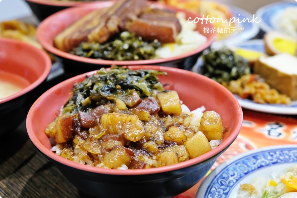 台中第一名爌肉飯店名超狂！店裡只賣三種口味便當～滿滿肥肉魯肉飯吃起來竟然不膩口！