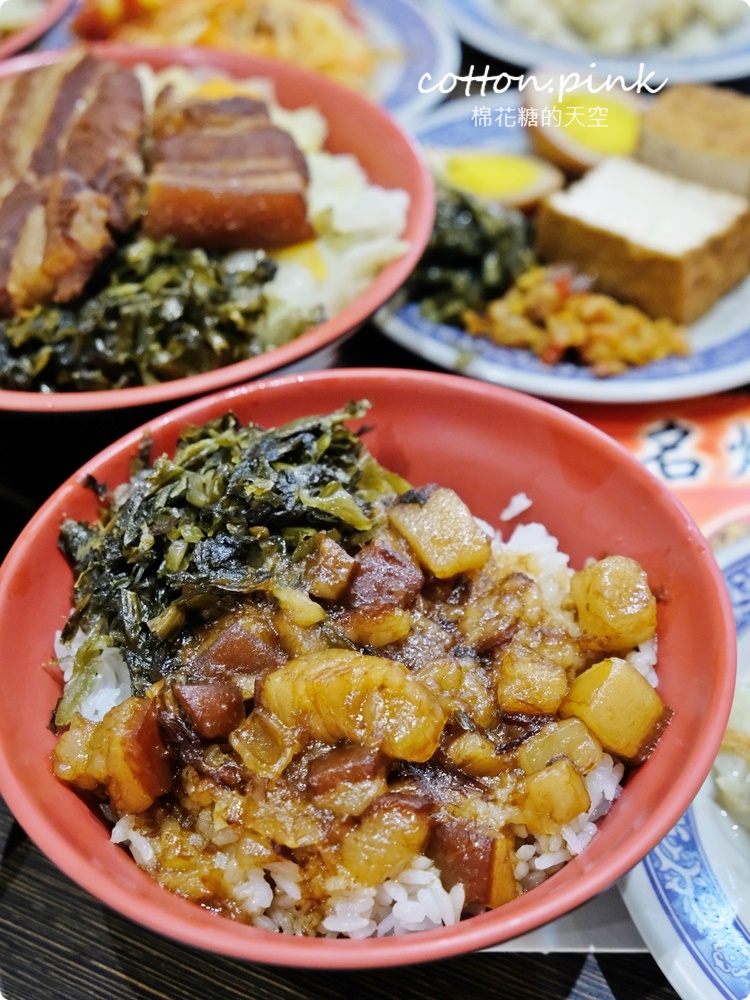 台中第一名爌肉飯店名超狂！店裡只賣三種口味便當～滿滿肥肉魯肉飯吃起來竟然不膩口！