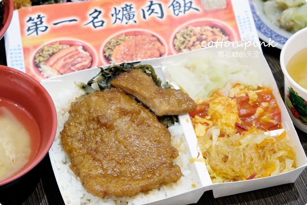 台中第一名爌肉飯店名超狂！店裡只賣三種口味便當～滿滿肥肉魯肉飯吃起來竟然不膩口！