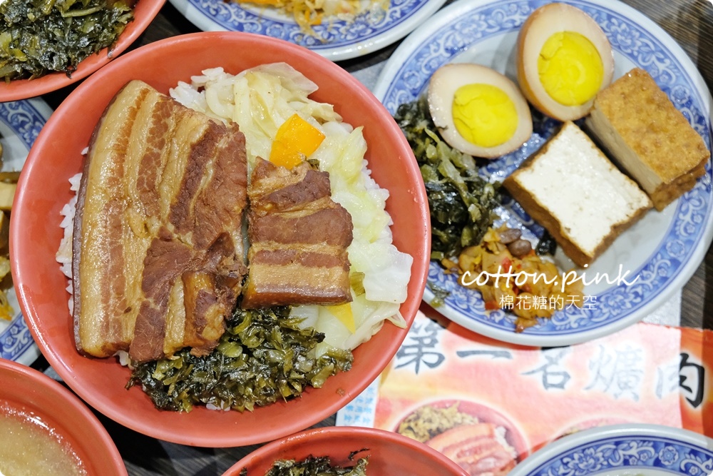 台中第一名爌肉飯店名超狂！店裡只賣三種口味便當～滿滿肥肉魯肉飯吃起來竟然不膩口！
