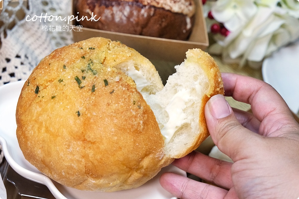 台中糖印麵包爆漿生乳包必吃推推！人氣肉桂捲沒預約買不到啊～