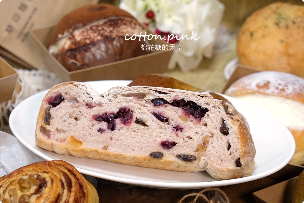 台中糖印麵包爆漿生乳包必吃推推！人氣肉桂捲沒預約買不到啊～