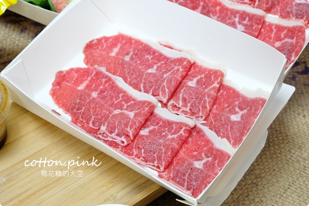 外帶火鍋超過20種配料超澎湃！羊角炭火燒肉轉賣火鍋～大推看不到飯牛排蓋飯～