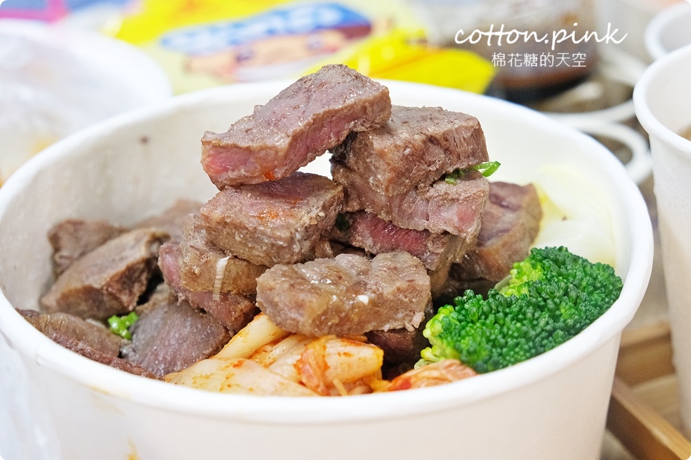 外帶火鍋超過20種配料超澎湃！羊角炭火燒肉轉賣火鍋～大推看不到飯牛排蓋飯～