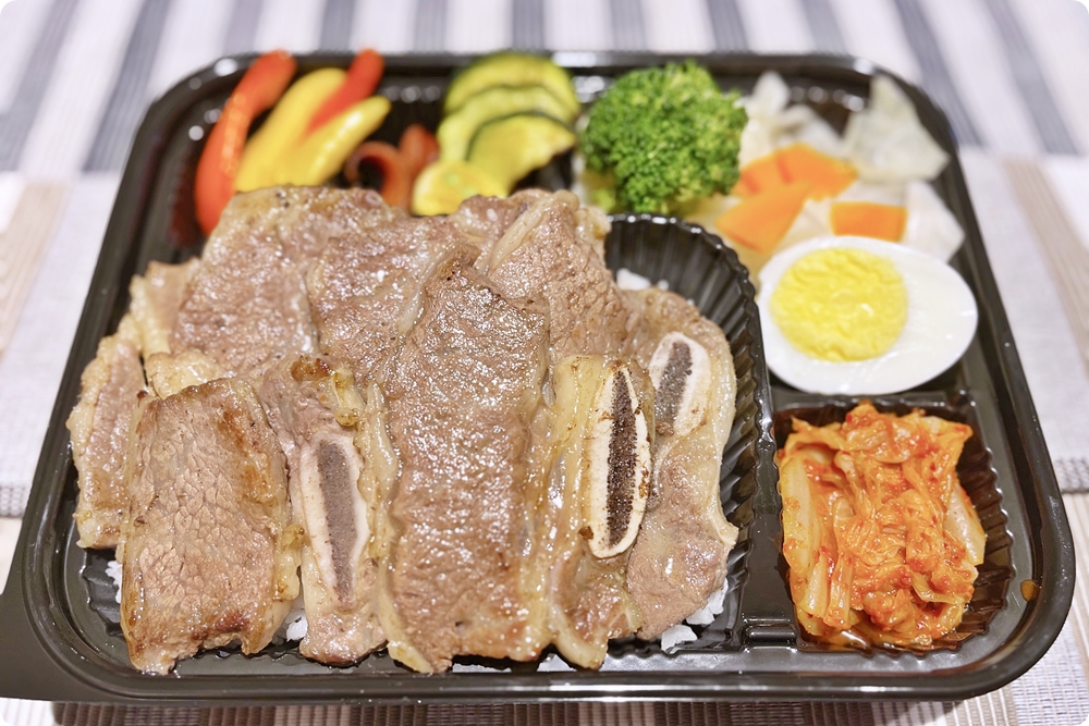 外帶火鍋超過20種配料超澎湃！羊角炭火燒肉轉賣火鍋～大推看不到飯牛排蓋飯～
