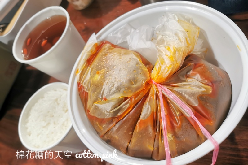 台中鼎王麻辣鍋外帶～個人獨享鍋內容大公開！超過十種配料超豐富～