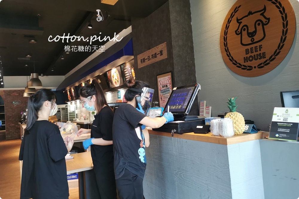 台中牛室牛排吃到飽超人氣珍珠奶茶披薩開 放外帶啦！最新鹹酥雞分享盒訂起來～