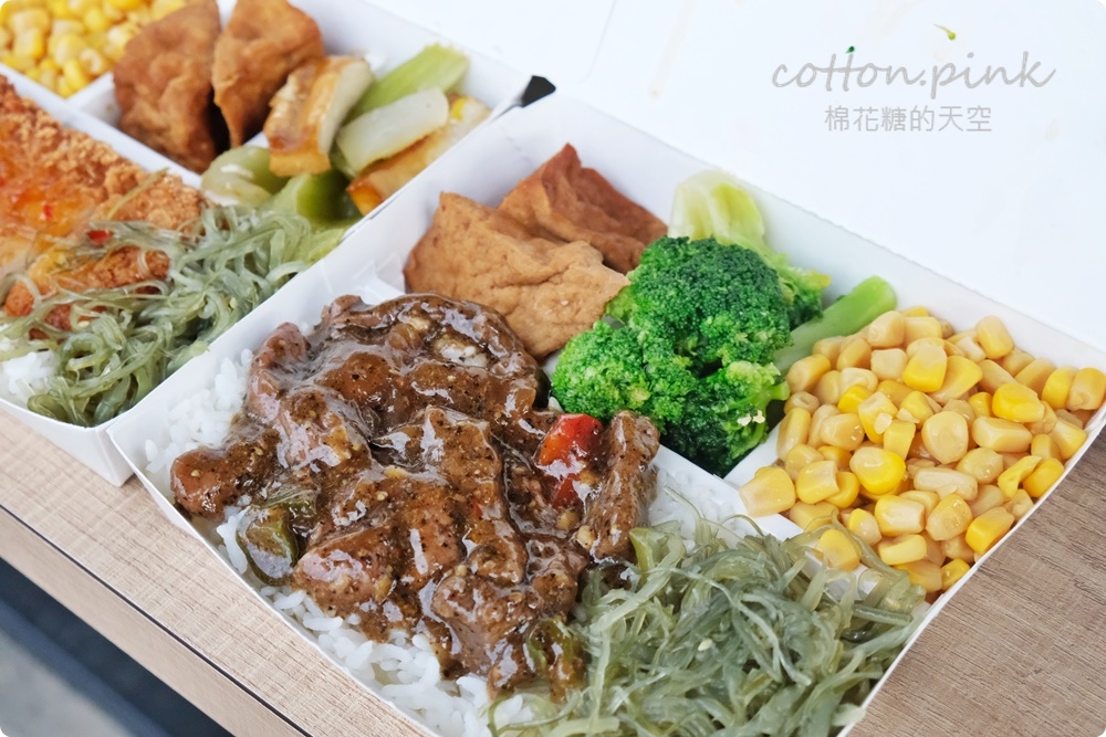 台中牛室牛排吃到飽超人氣珍珠奶茶披薩開 放外帶啦！最新鹹酥雞分享盒訂起來～