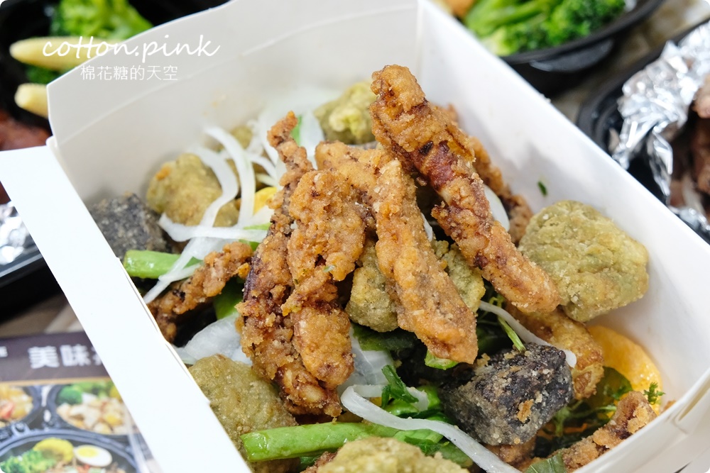 台中牛室牛排吃到飽超人氣珍珠奶茶披薩開 放外帶啦！最新鹹酥雞分享盒訂起來～