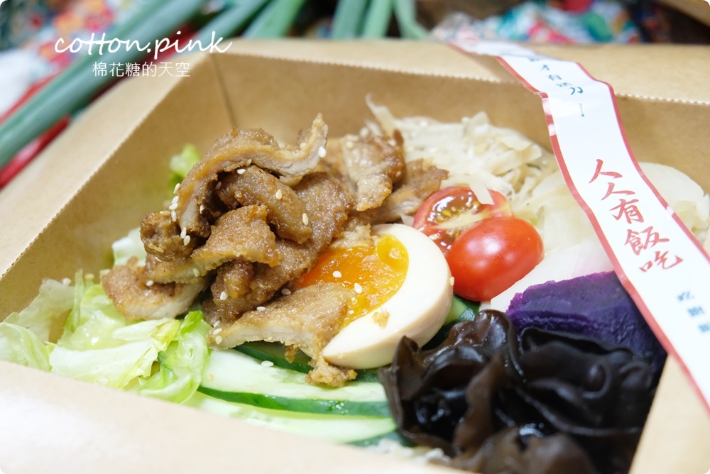 台中便當推薦|便當白飯通通換成香噴噴炒飯！人人有飯吃超大雞腿炒飯便當一盒抵兩盒～