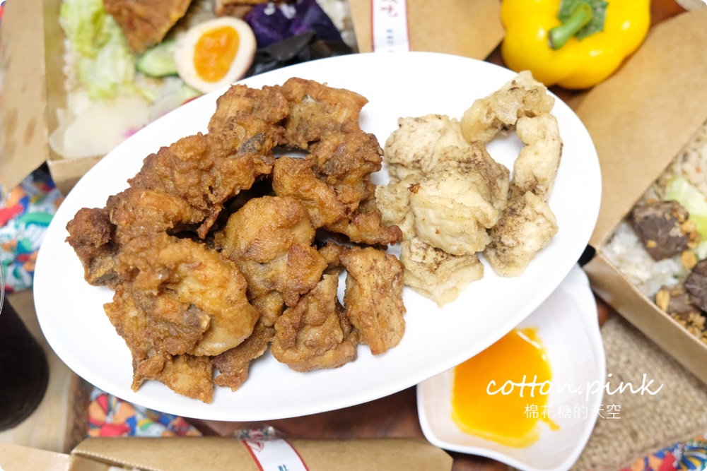 台中便當推薦|便當白飯通通換成香噴噴炒飯！人人有飯吃超大雞腿炒飯便當一盒抵兩盒～