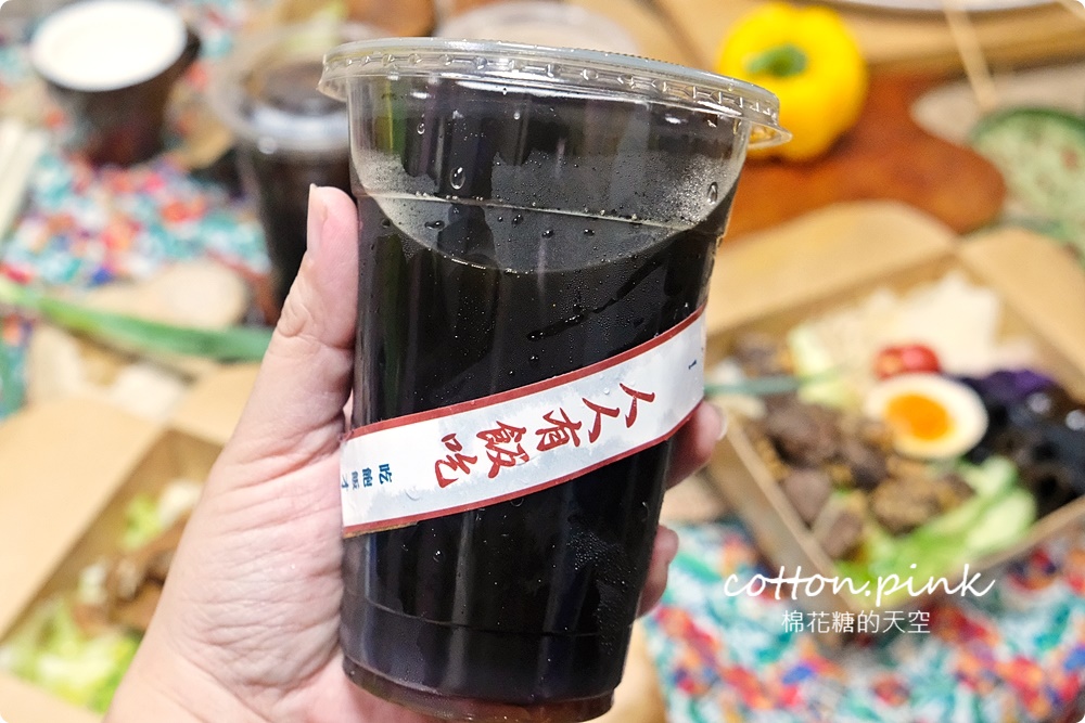 台中便當推薦|便當白飯通通換成香噴噴炒飯！人人有飯吃超大雞腿炒飯便當一盒抵兩盒～