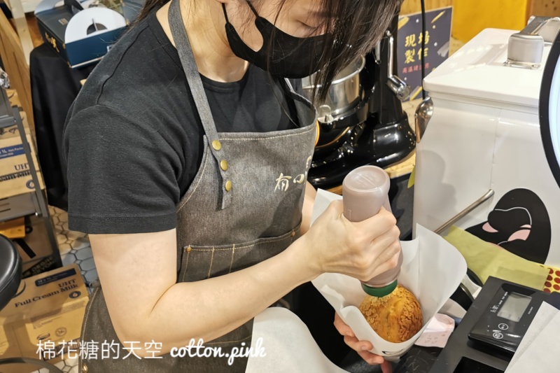 台中爆漿泡芙在藏在市場裡！有口芙菠蘿泡芙超大顆～超滿足～