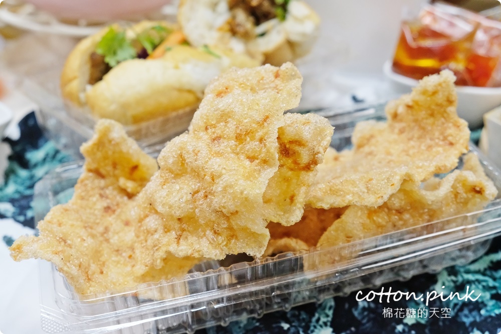 台中大里越好吃獨特越南火鍋開放外帶啦！超重菜盤、超大湯底吃兩頓都沒問題～越南麵包、湯河粉記得一起帶回家！