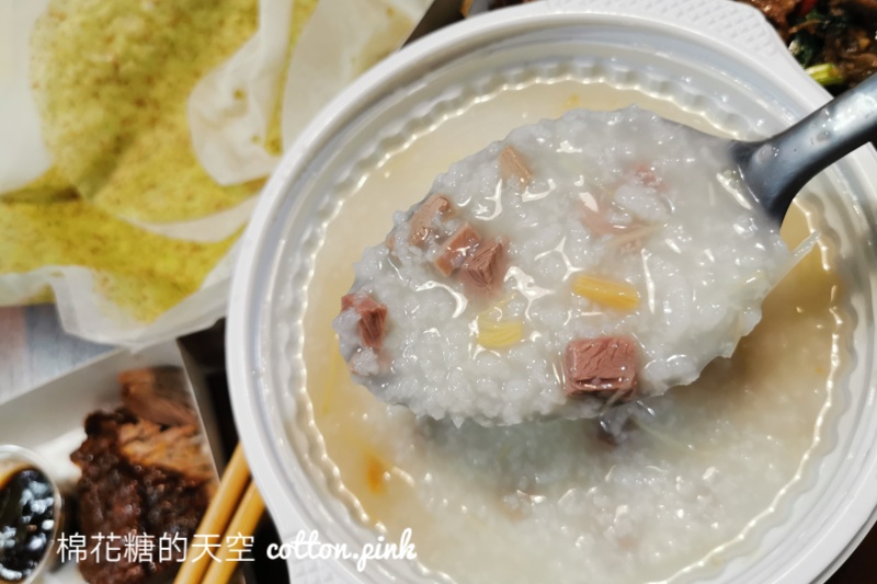 饗食天堂烤鴨三吃點起來！炒鴨架超大一盒～還有暖呼呼鴨架粥！