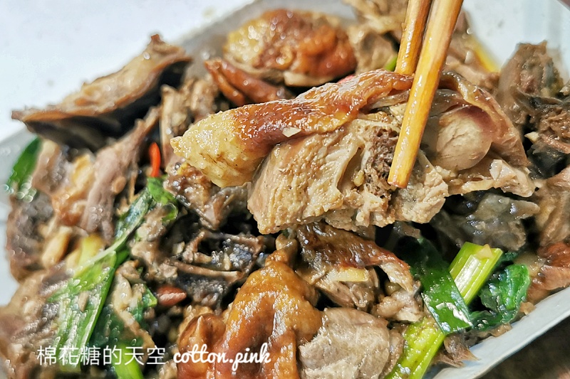 饗食天堂烤鴨三吃點起來！炒鴨架超大一盒～還有暖呼呼鴨架粥！