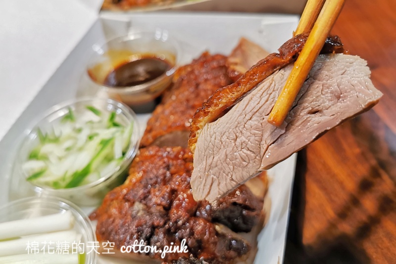 饗食天堂烤鴨三吃點起來！炒鴨架超大一盒～還有暖呼呼鴨架粥！