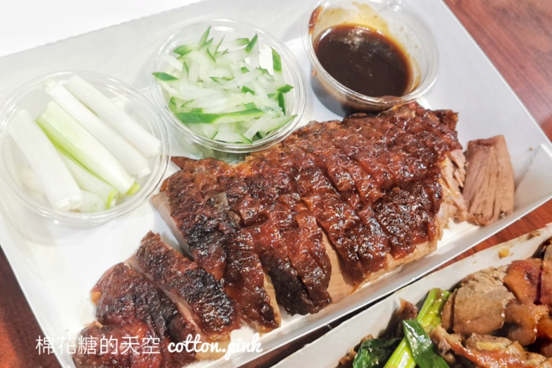 饗食天堂烤鴨三吃點起來！炒鴨架超大一盒～還有暖呼呼鴨架粥！