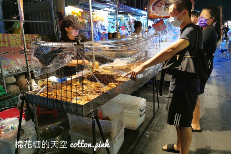 台中夜市解封紀錄-夜市三不記得一定要遵守，快快買完回家吃～