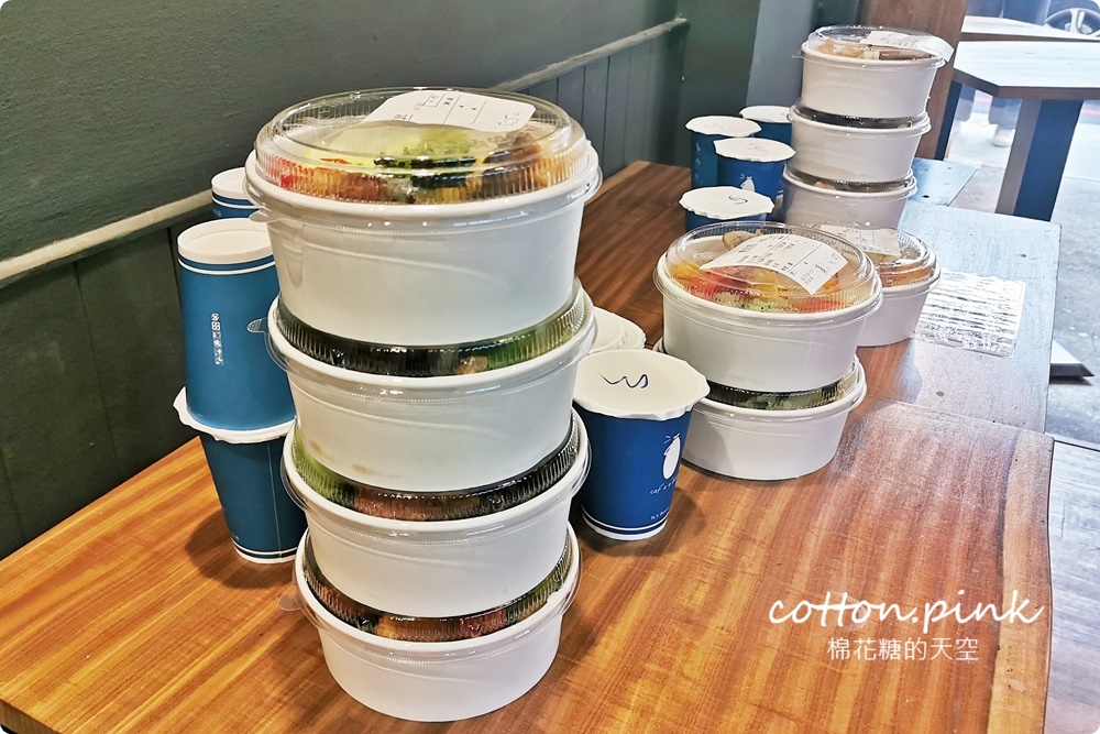台中蔬食便當推薦|斐得蔬食外帶餐盒人氣超夯！最新口味植物肉排超厚超大塊～