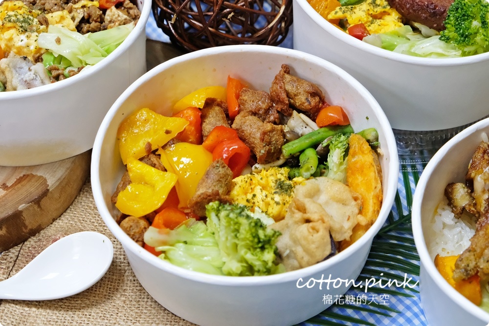台中蔬食便當推薦|斐得蔬食外帶餐盒人氣超夯！最新口味植物肉排超厚超大塊～